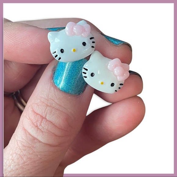 Small Hello Kitty Stud Earrings - Picture 2 of 5